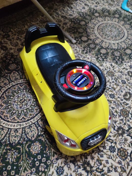 Продоестя детская машинка и кресло качалка