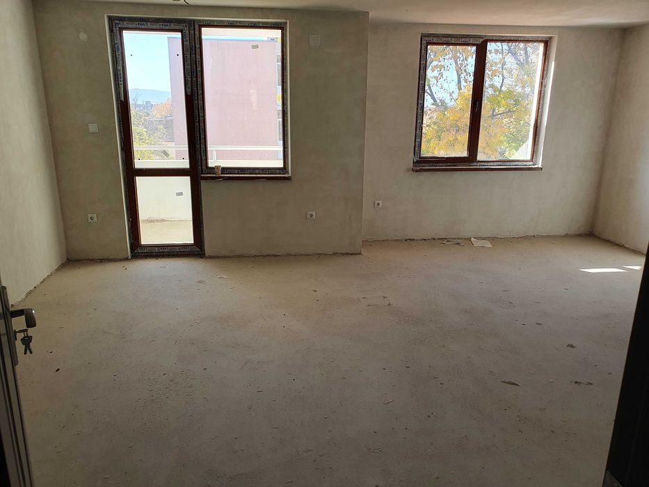 Продава се Тристаен апартамент в Казанлък - 90 кв.м за 963 €/кв.м - Снимка #1