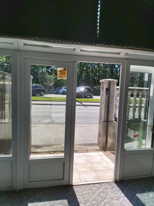 Ofer spre inchiriere casa+spațiu comercial