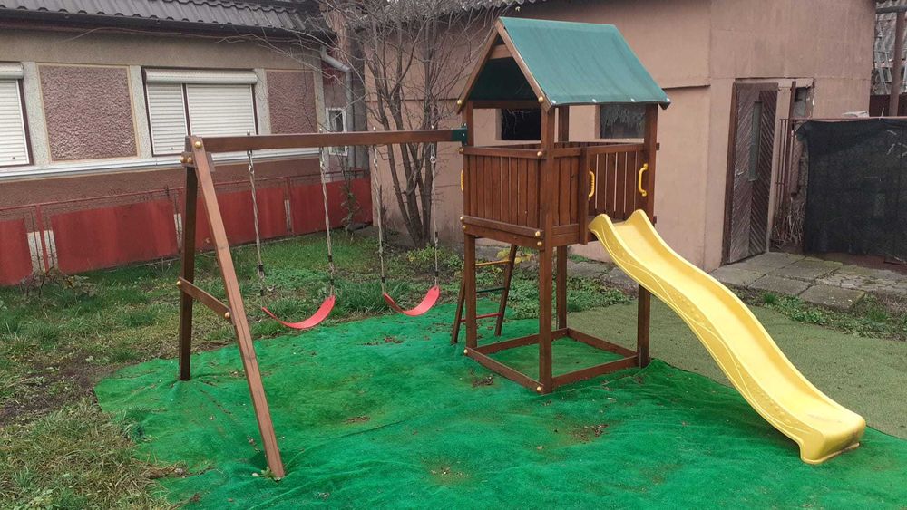 Complex de joaca exterior cu leagan din lemn pentru copii