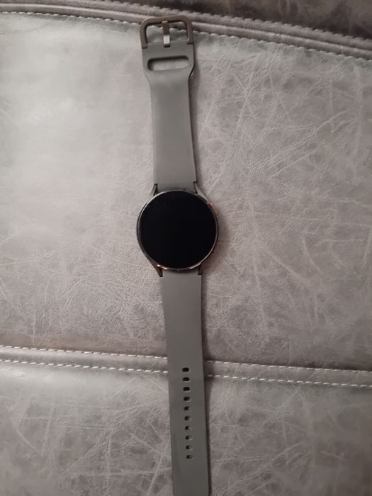 Samsung Galaxy Watch 5 40mm черен 
Samsung Galaxy Watch5 40mm – Черен,