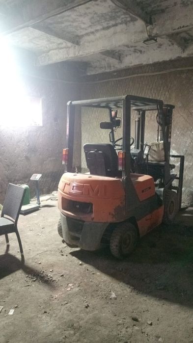 Вилочный погрузчик