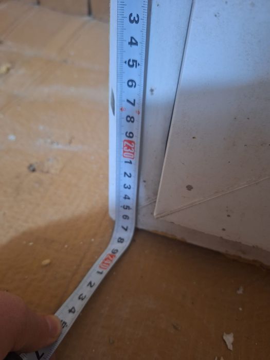 Продам пластиковую дверь