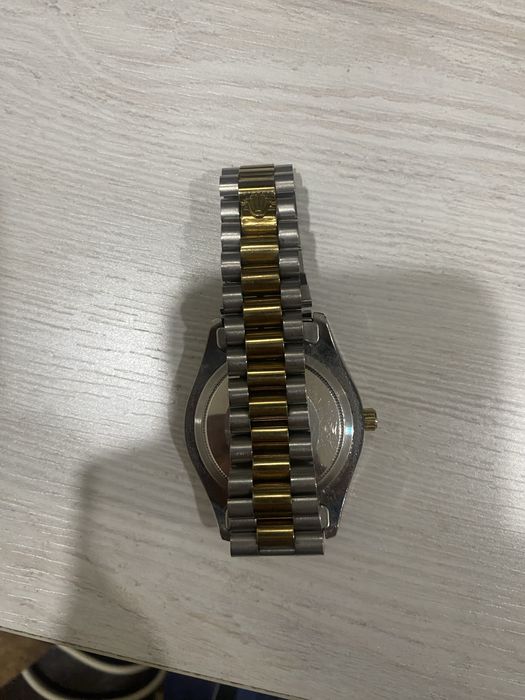 Erkaklar uchun zamonaviy klassik soat – oltin/kumush rang