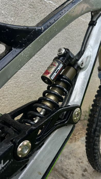 Vand bicicleta de downhill yt industries 2.0comp