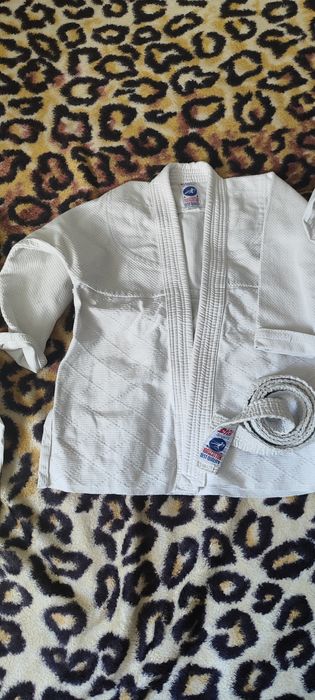 Продам костюм для карате детский