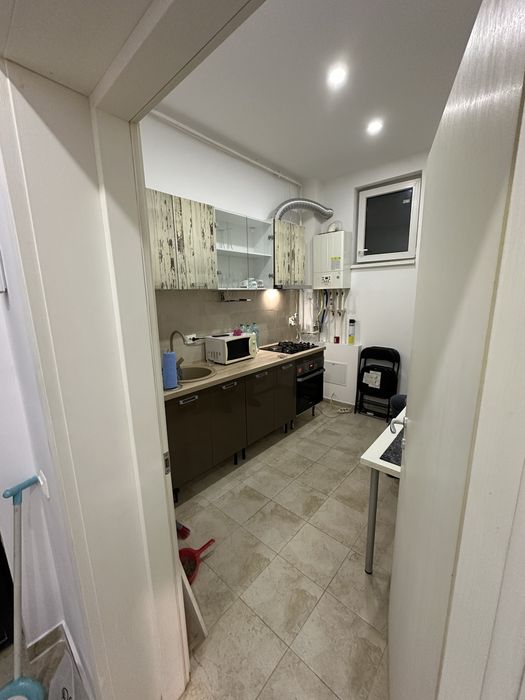 Inchiriez apartament 2 camere situat la demisol inalt