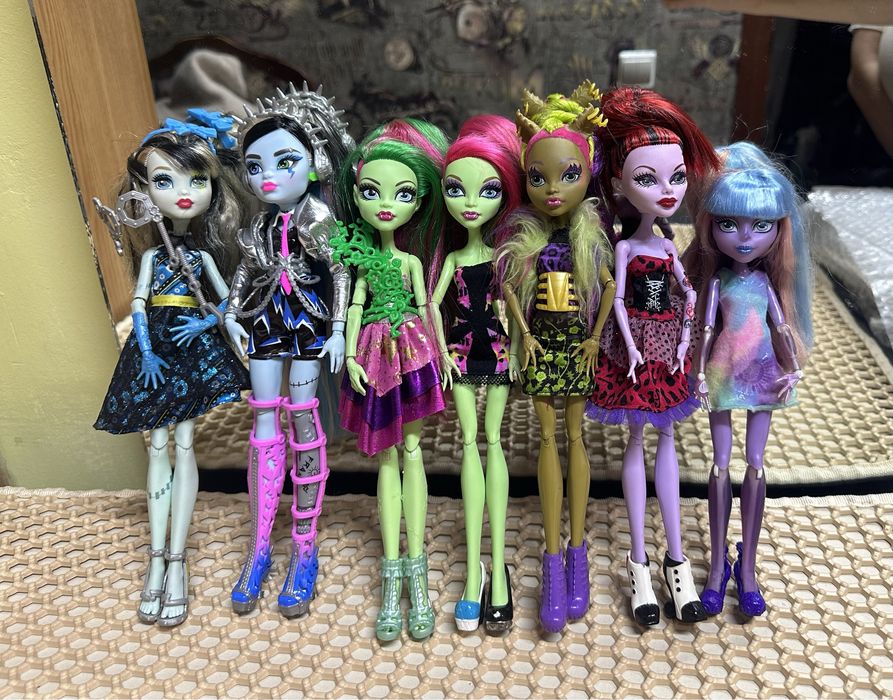 Продам кукол монстр хай)