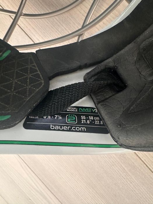 Вратарский хоккейный шлем