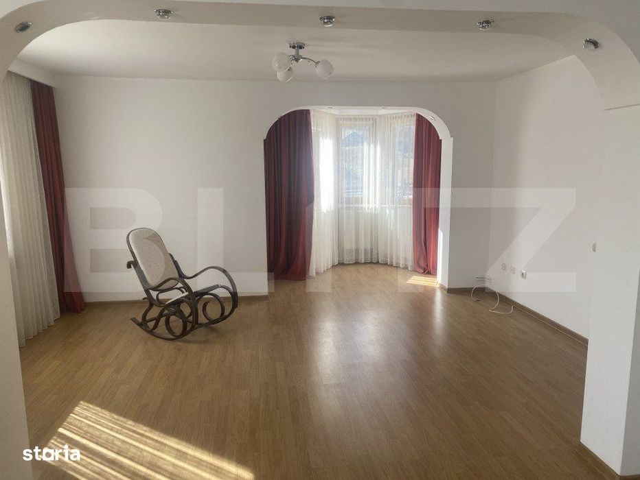 Casa de vanzare, cu 6 camere, 300 mp, spatioasa, in Campulung Moldoven