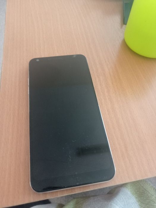 Продам телефон LG C6