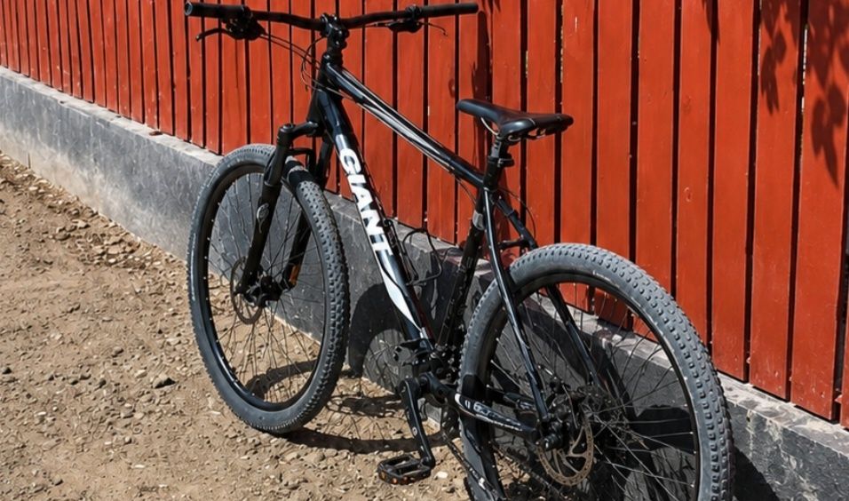 Bicicletă giant MTB 26"-ideală pentru un nou proiect /necesită cateva mici reparatii