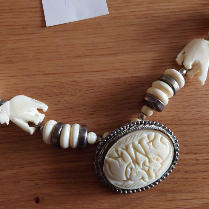 Гердани Слонова кост и Колие+обеци с полускъпоценен камък