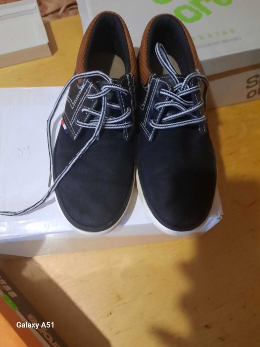 Здравейте  продавам детски обувки