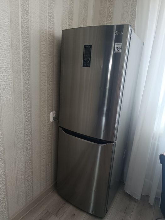 Холодильник марки LG
