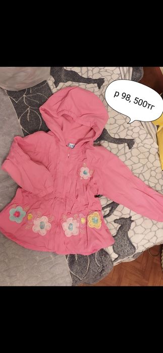 Продам куртки на девочку, весна