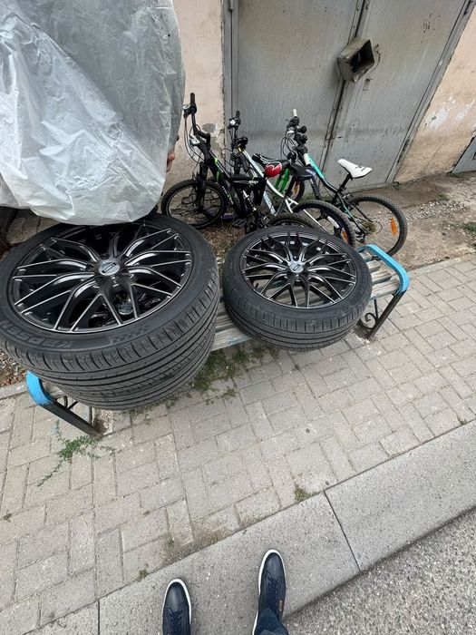 Продам 19 диски с резиной