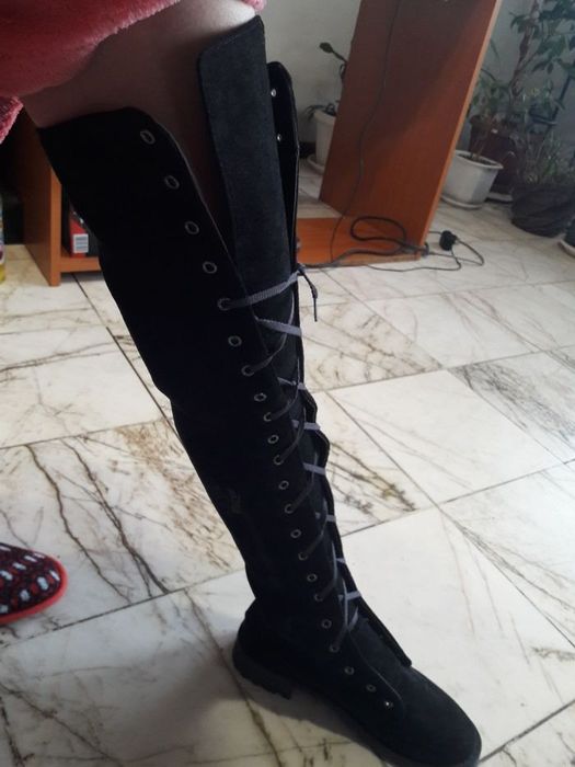 Ботуши от велур нови