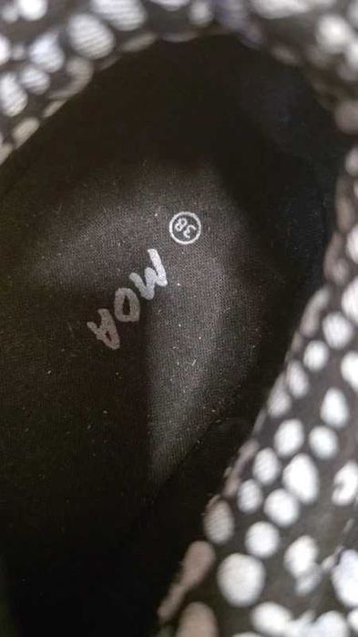 Tenesi cu talpa groasa, Moa