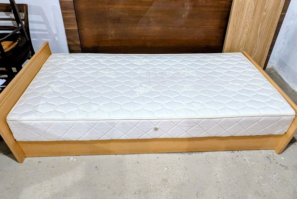 Легло с механизъм