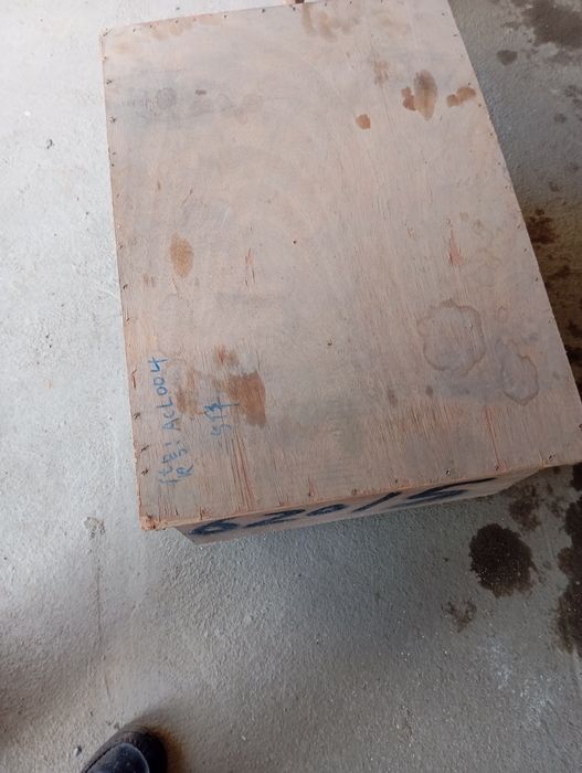 Tahta opilkasidan quti