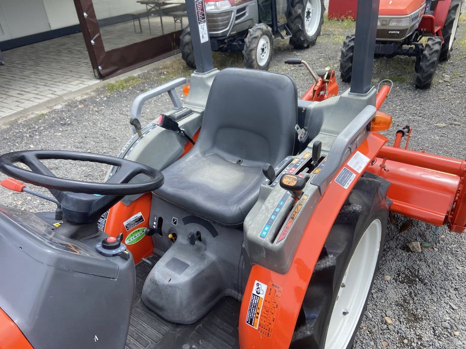 Tractor japonez Kubota GB20, 4x4, 20cp + freza