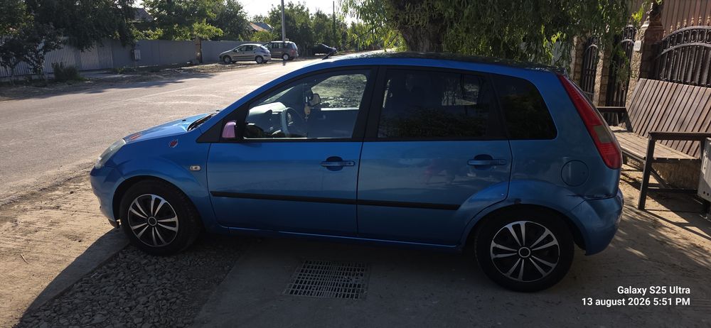 Vând Ford fiesta