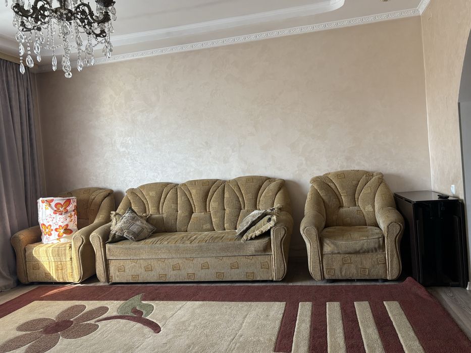 Диван старый но чистый