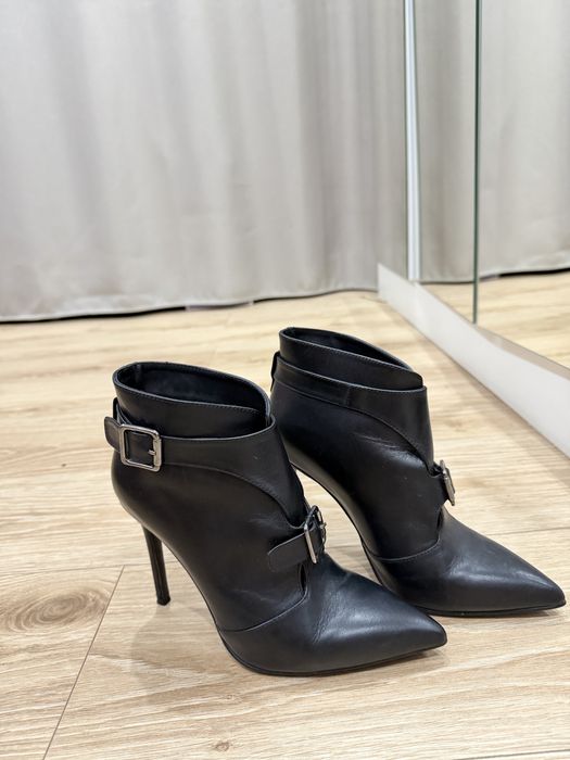 Кожаные красивые ботинки