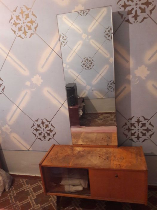 Продается  трюмо.