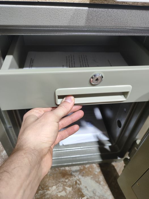 Продам сейф Topaz bst-670