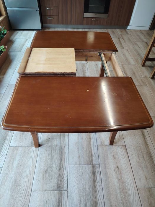 Дървени маси 2 бр.