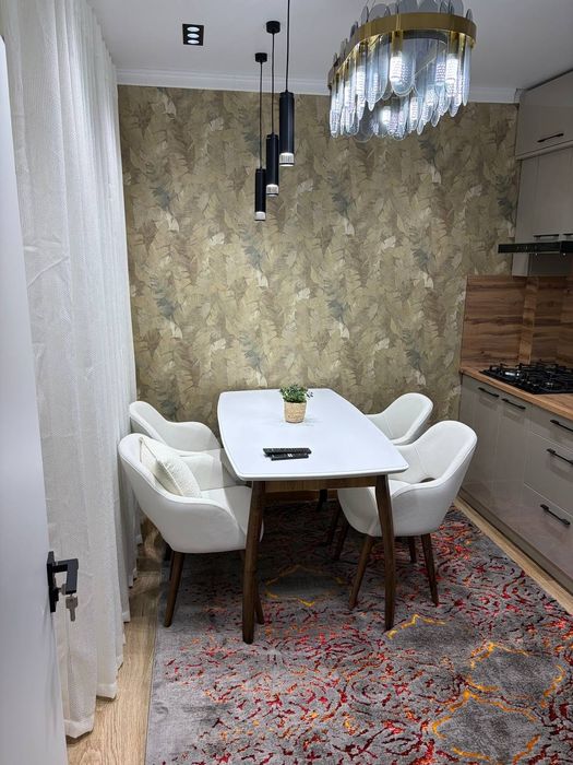 Чиланзар 1 квартал Высокопотолочка 103 Школа