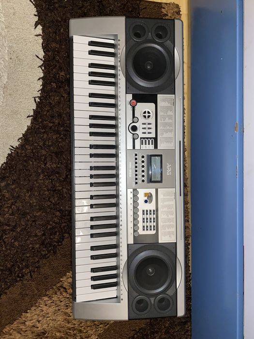 Продам синтезатор в идеальном состоянии