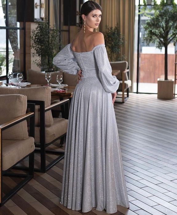 Платье  серебристого