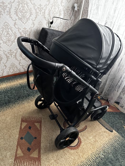 Продам коляску  . .