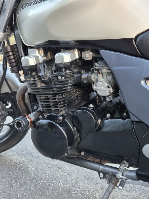 Kawasaki ZR-750 Naked, 4 cilindri în linie