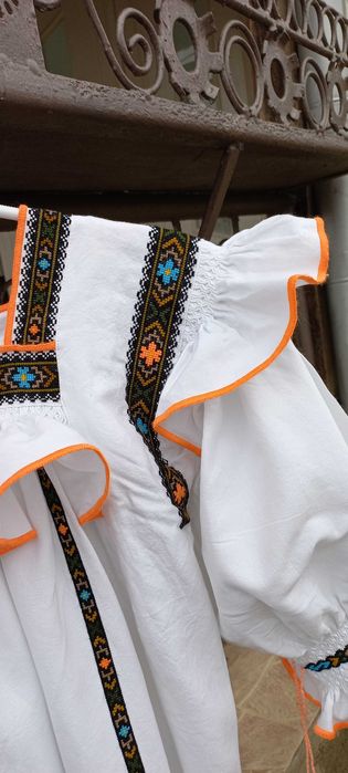 Camasa traditionala cusuta manual