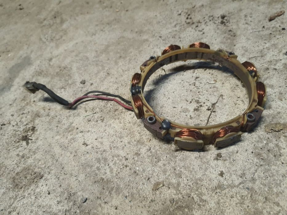 Releu de încărcare / alternator briggs stratton.
Provine de pe un motor de 10 cai briggs stratton.
Nu trimit in tara fara plata in avans.