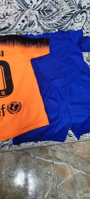 Две блузки и един екип "Кипста"-всеки по 10 лв