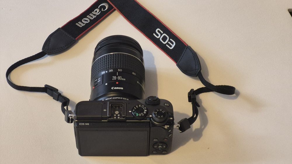 Canon EOS M6 + adaptor EF-EOS M + Obiectiv 28-80 + geanta
