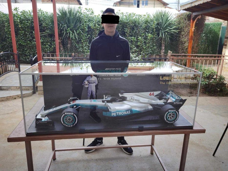БОЛИД ФОРМУЛА F1 - ръчна изработка