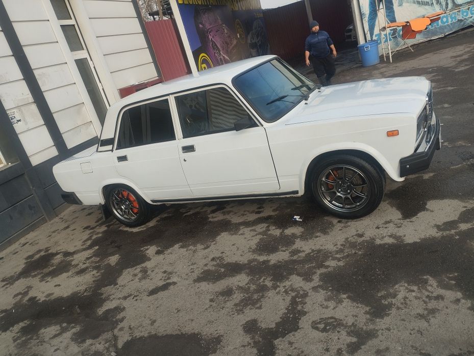 Moshina sotladi vaz 2107