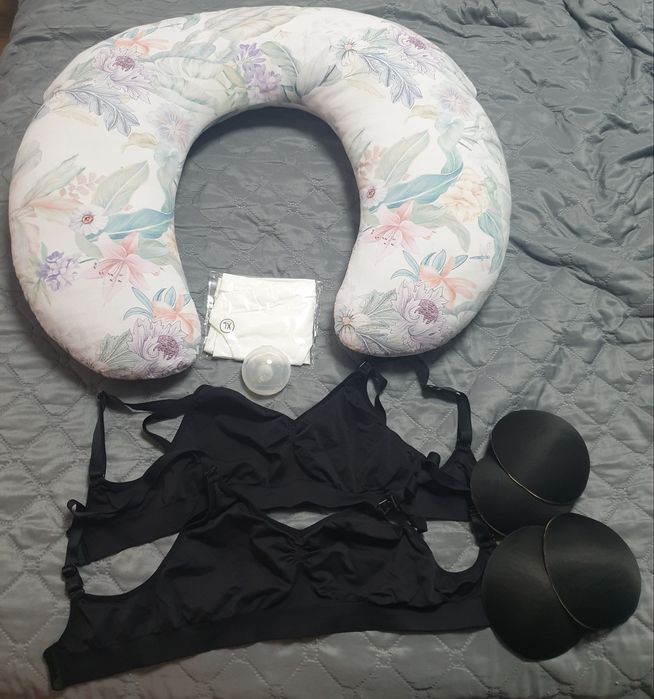 Възглавница за кърмене + сутиени нови и други аксесоари и дрехи