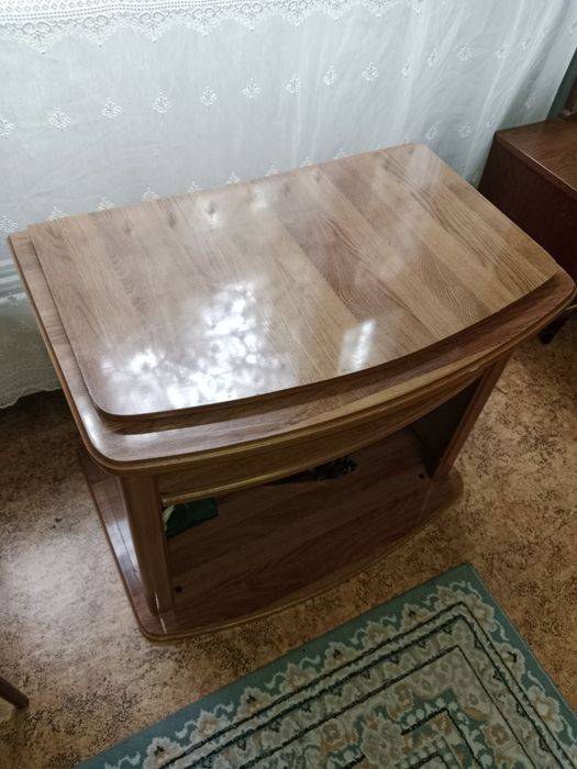 Продам тумбу под телевизор б/у