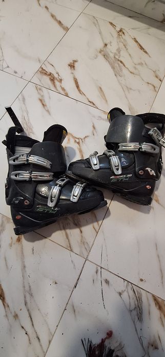 De vânzare clăpari