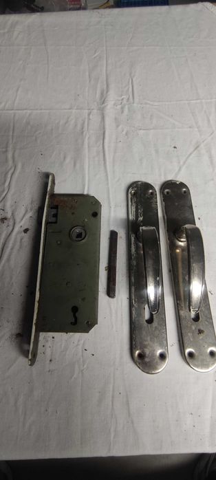 Брава с дръшки..