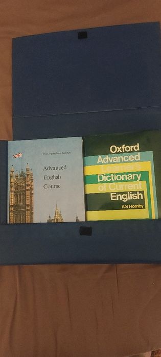 Продавам учебници по Английски език, както и аудио касетки към тях, от времето на Соца.