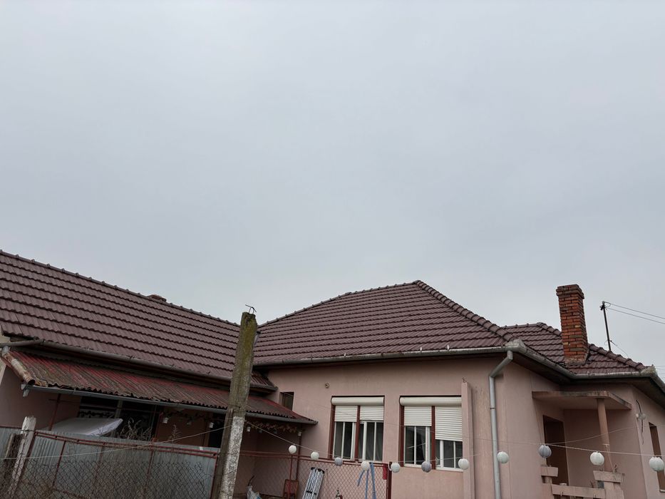 Vând casă sau schimb cu un apartament plus diferență