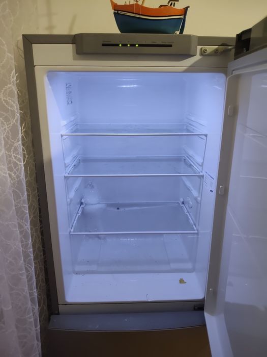 Холодильник Samsung